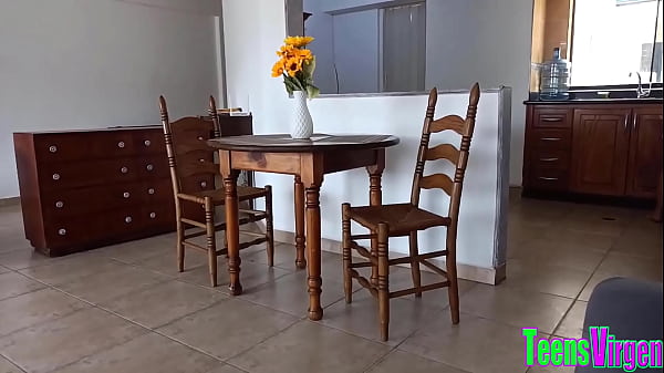 Mi esposa no esta en la casa mi hijastra tiene mejor culo y la convenso para follar mientra que limpia yo me cojo Mi esposa no esta en la casa mi hijastra tiene mejor culo y la convenso para follar mientra que limpia yo me cojo