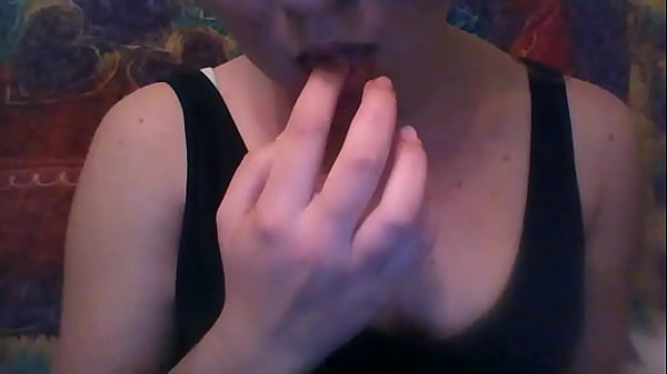 Cette pute de snap te montre comment elle va te sucer